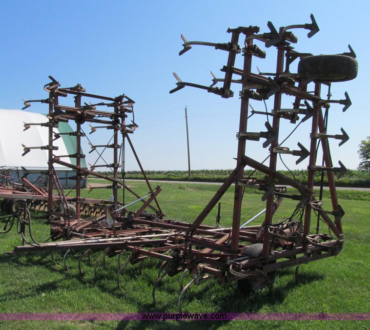 image for item A8333 International 45 Vibrashank 40' field cultivator