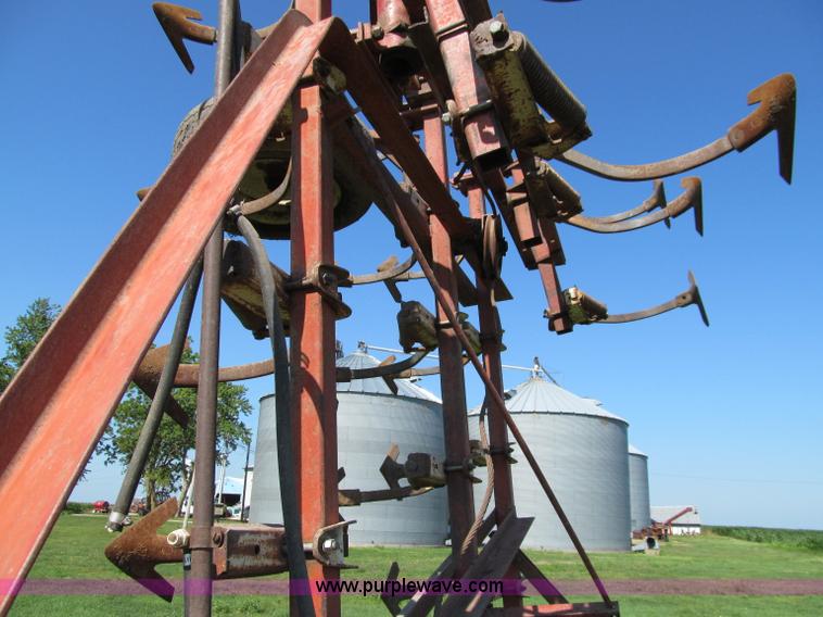 image for item A8333 International 45 Vibrashank 40' field cultivator