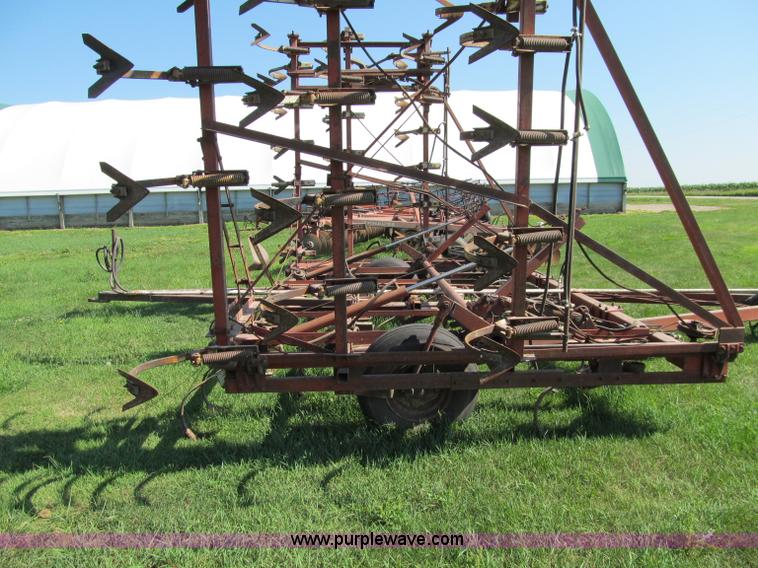 image for item A8333 International 45 Vibrashank 40' field cultivator