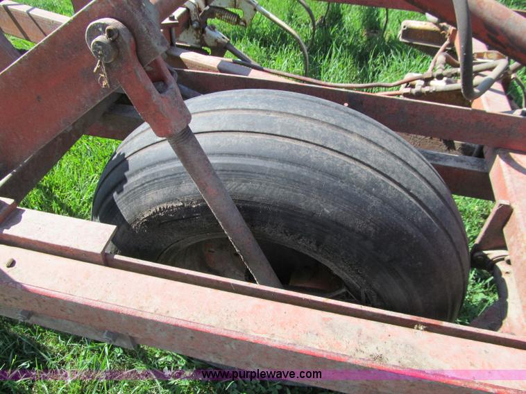 image for item A8333 International 45 Vibrashank 40' field cultivator