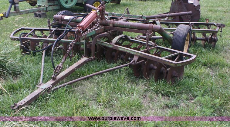 image for item B6719 John Deere 10' disk