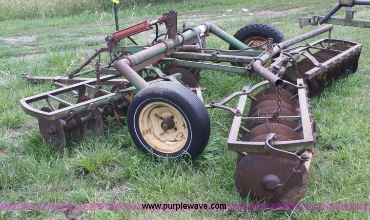 image for item B6719 John Deere 10' disk