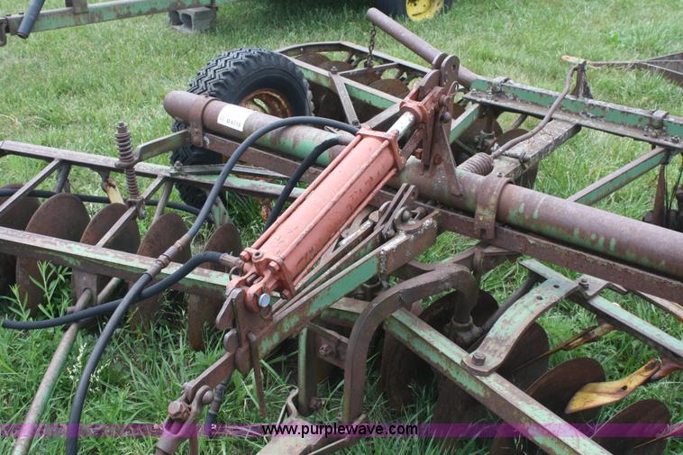 image for item B6719 John Deere 10' disk