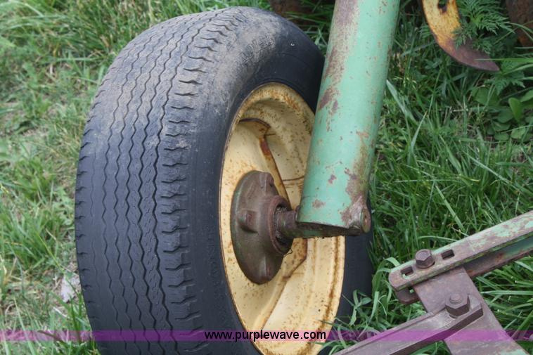 image for item B6719 John Deere 10' disk