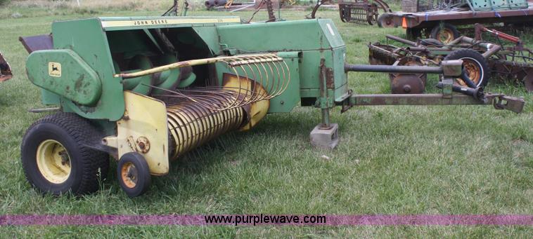 image for item B6720 1974 John Deere 336 square baler