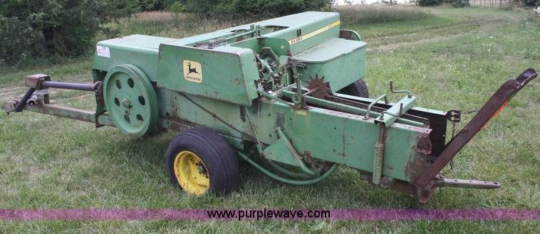 image for item B6720 1974 John Deere 336 square baler