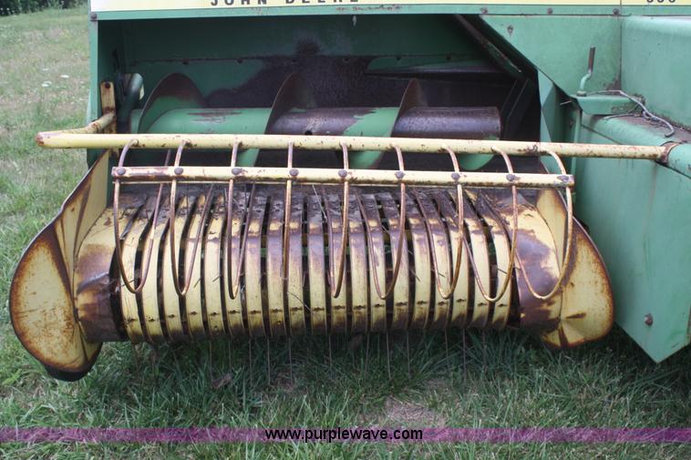 image for item B6720 1974 John Deere 336 square baler