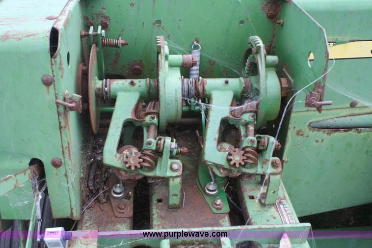 image for item B6720 1974 John Deere 336 square baler