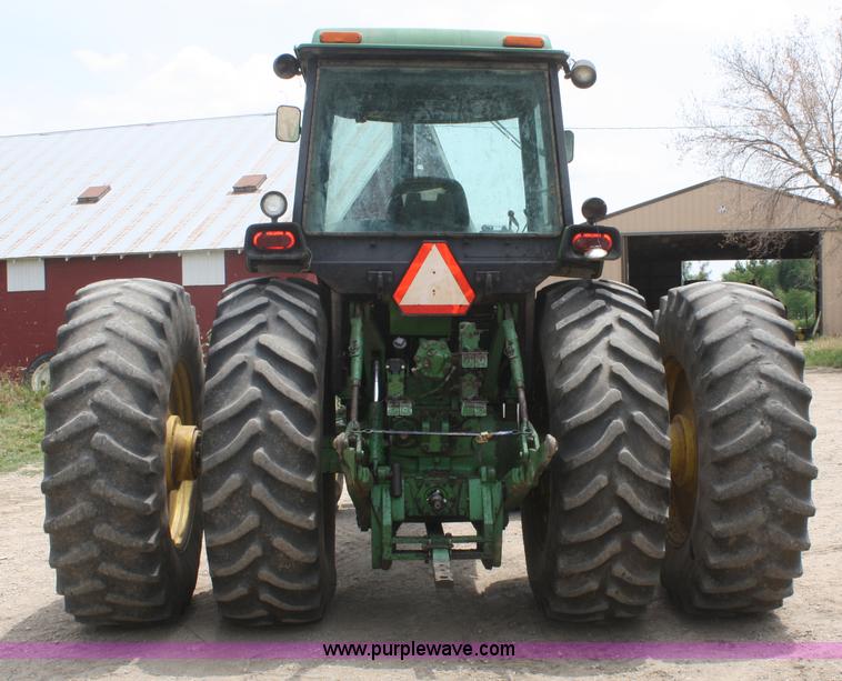 image for item B6724 1979 John Deere 4640 tractor