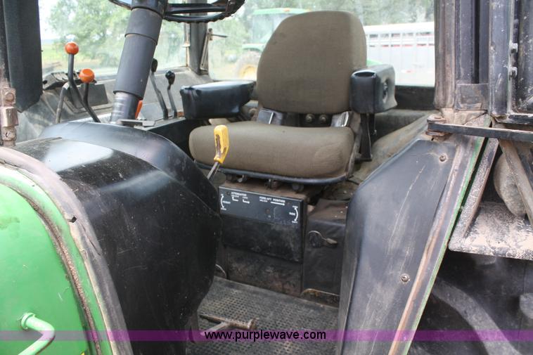 image for item B6724 1979 John Deere 4640 tractor