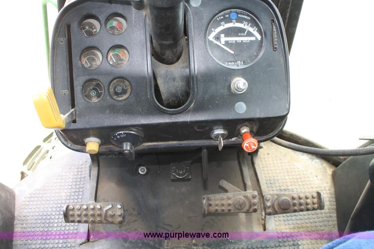 image for item B6724 1979 John Deere 4640 tractor