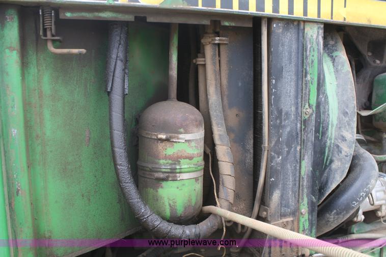 image for item B6724 1979 John Deere 4640 tractor