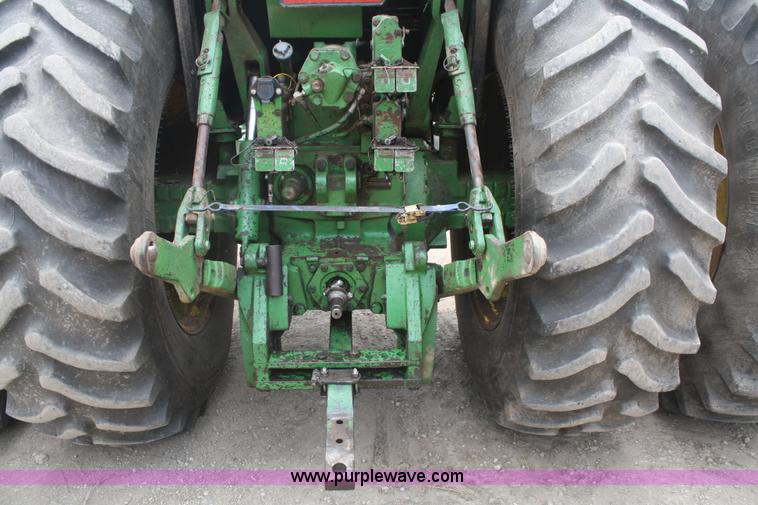 image for item B6724 1979 John Deere 4640 tractor