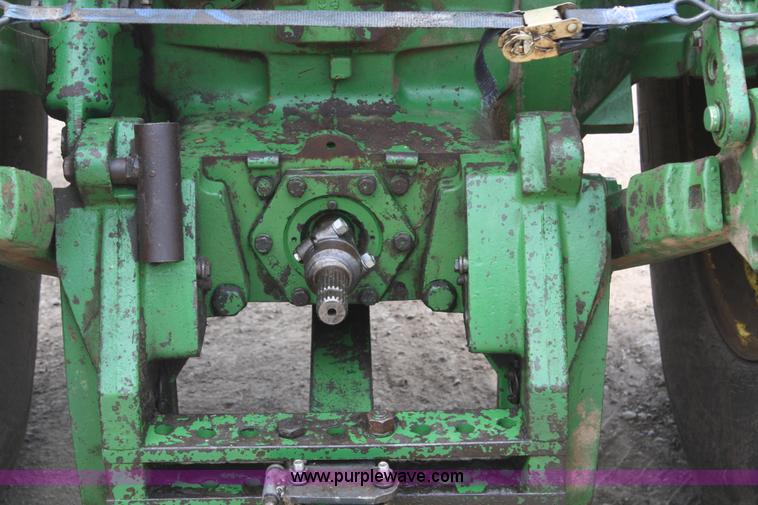 image for item B6724 1979 John Deere 4640 tractor