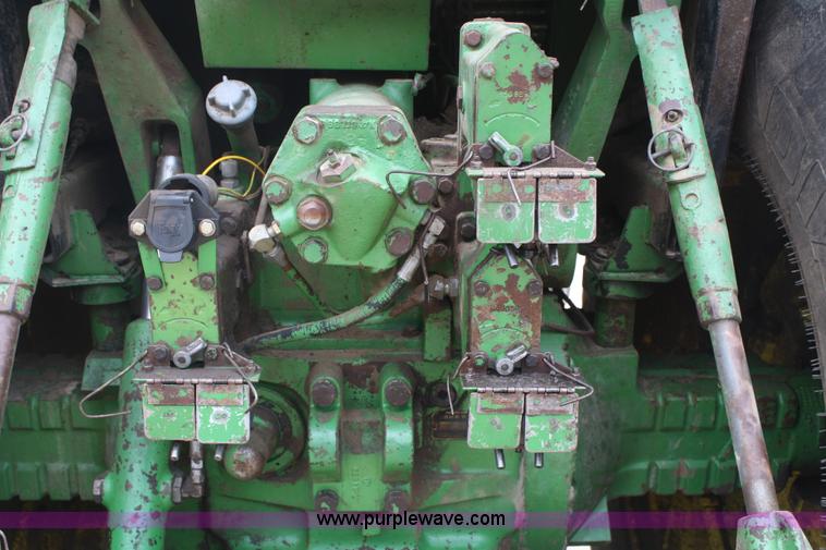 image for item B6724 1979 John Deere 4640 tractor