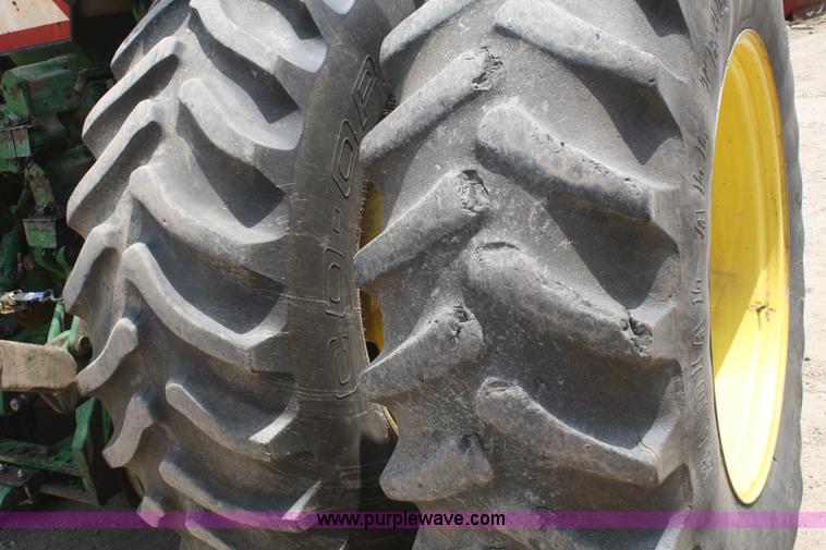 image for item B6724 1979 John Deere 4640 tractor