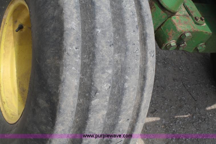 image for item B6724 1979 John Deere 4640 tractor