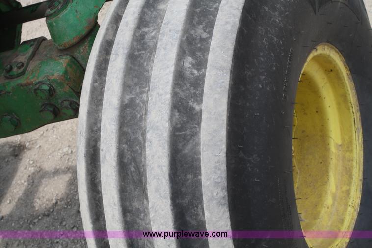 image for item B6724 1979 John Deere 4640 tractor