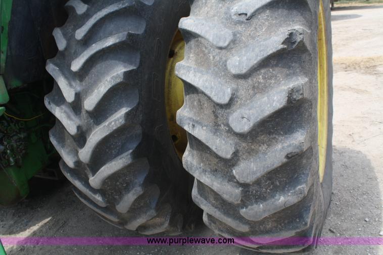 image for item B6724 1979 John Deere 4640 tractor