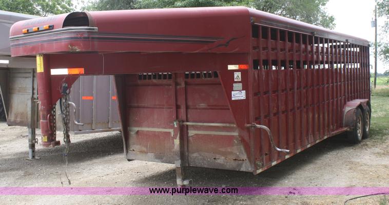 image for item B6727 2000 Travalong 24' gooseneck livestock trailer