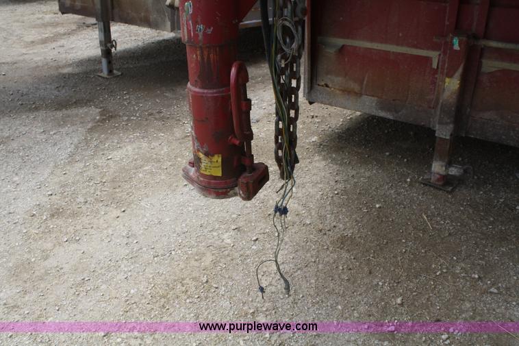 image for item B6727 2000 Travalong 24' gooseneck livestock trailer