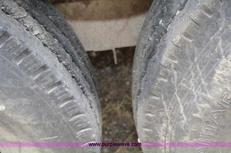 image for item B6727 2000 Travalong 24' gooseneck livestock trailer