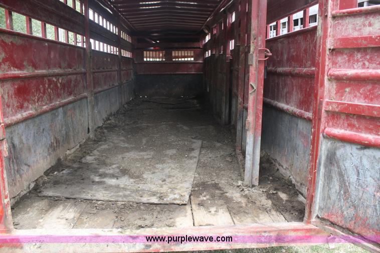 image for item B6727 2000 Travalong 24' gooseneck livestock trailer
