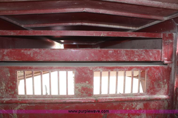 image for item B6727 2000 Travalong 24' gooseneck livestock trailer