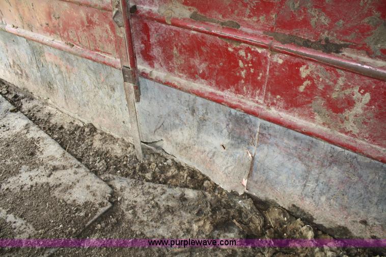 image for item B6727 2000 Travalong 24' gooseneck livestock trailer