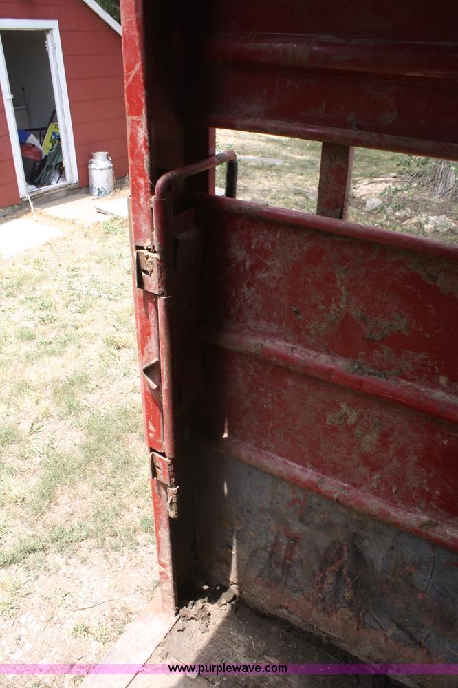 image for item B6727 2000 Travalong 24' gooseneck livestock trailer