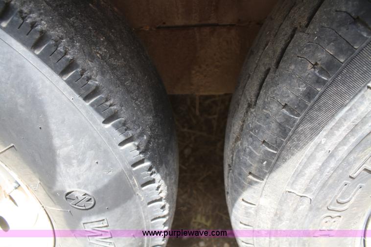 image for item B6727 2000 Travalong 24' gooseneck livestock trailer