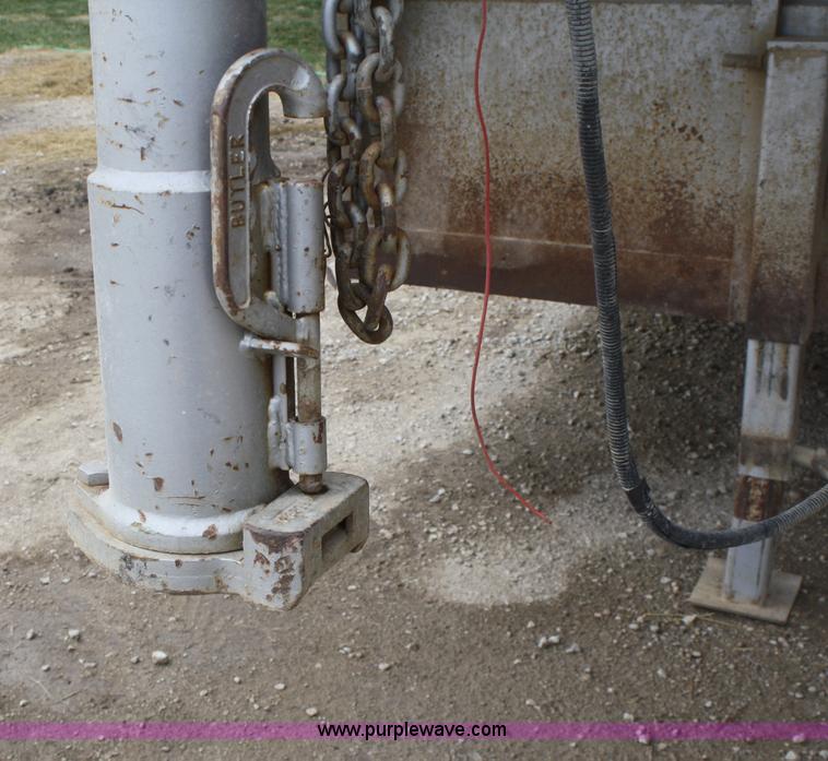 image for item B6728 1996 Titan 20' gooseneck livestock trailer