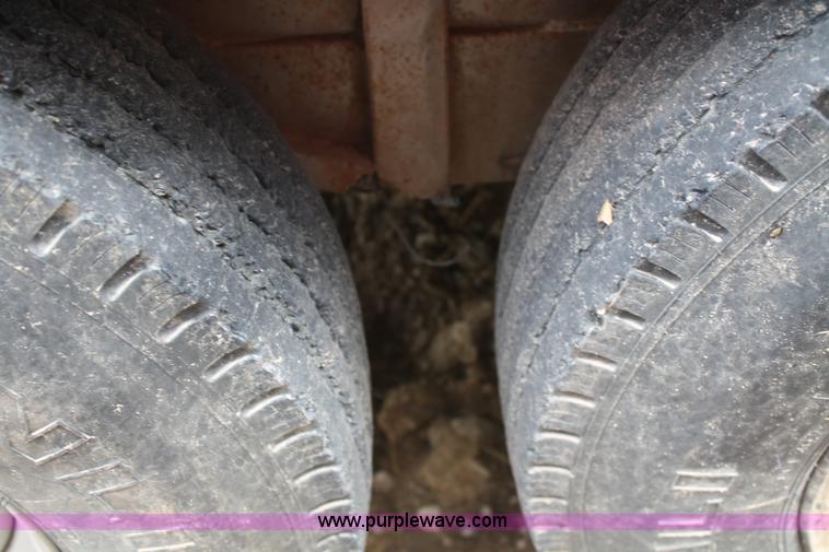 image for item B6728 1996 Titan 20' gooseneck livestock trailer