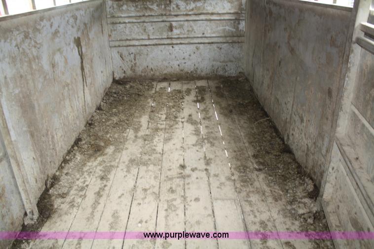 image for item B6728 1996 Titan 20' gooseneck livestock trailer