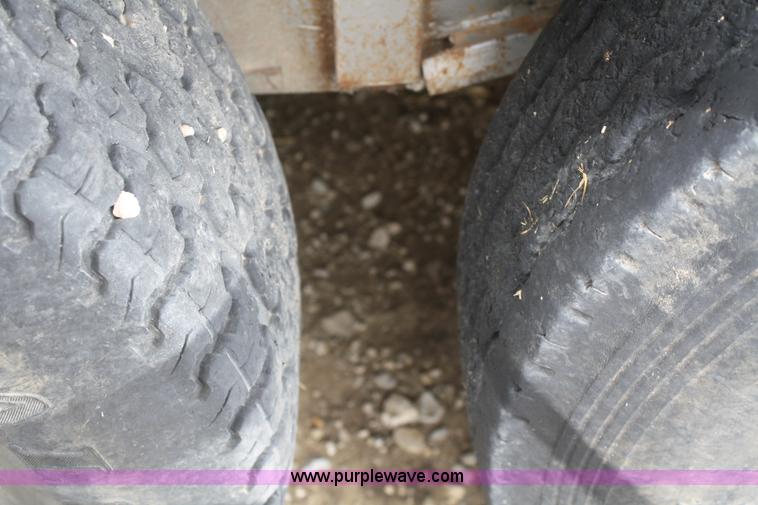 image for item B6728 1996 Titan 20' gooseneck livestock trailer