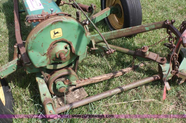 image for item B6732 John Deere 9' sickle mower