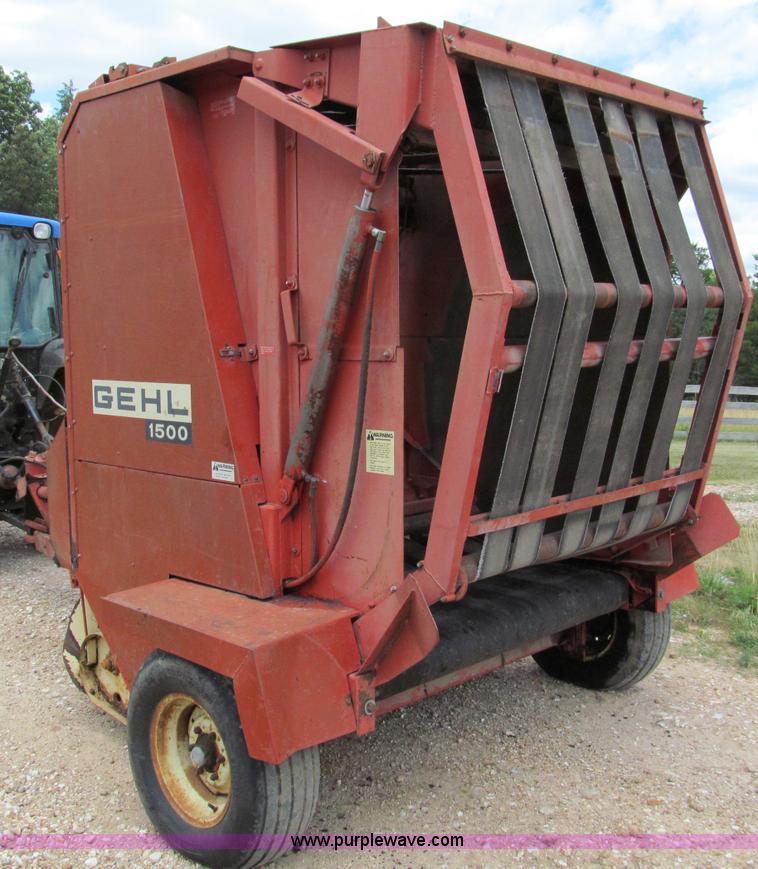 image for item C2268 Gehl 1500 round baler