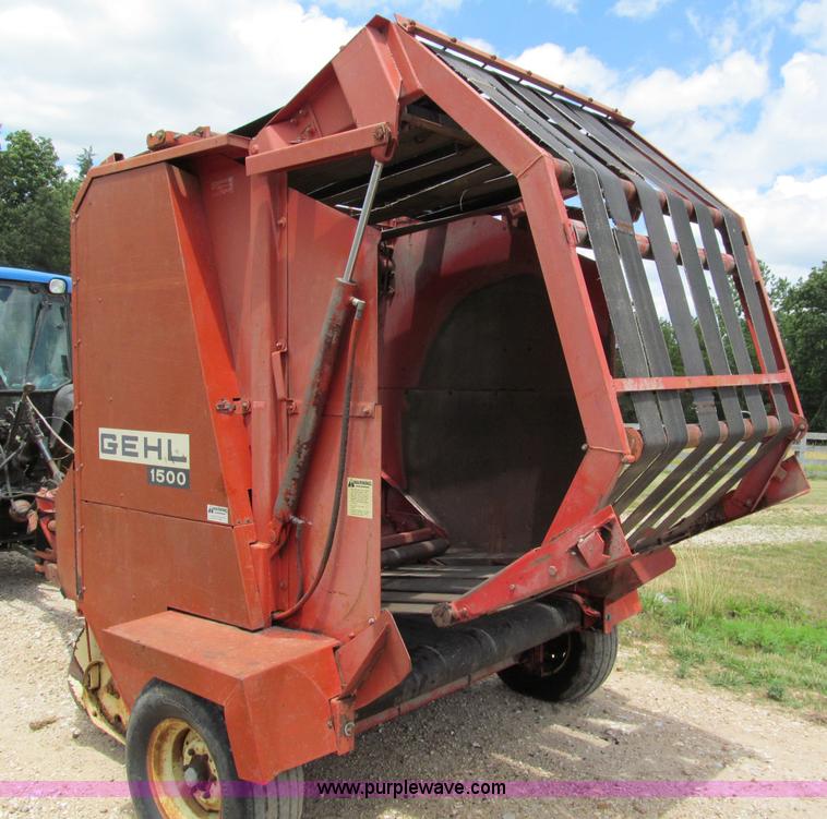 image for item C2268 Gehl 1500 round baler
