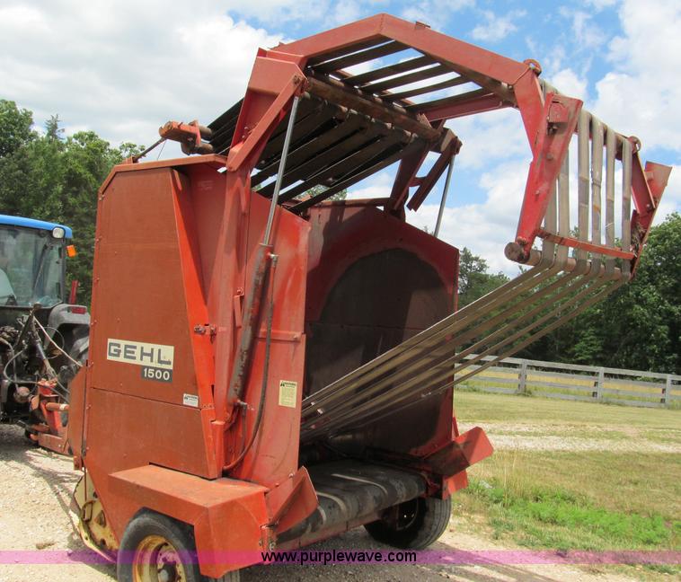 image for item C2268 Gehl 1500 round baler