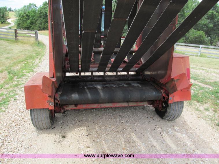 image for item C2268 Gehl 1500 round baler