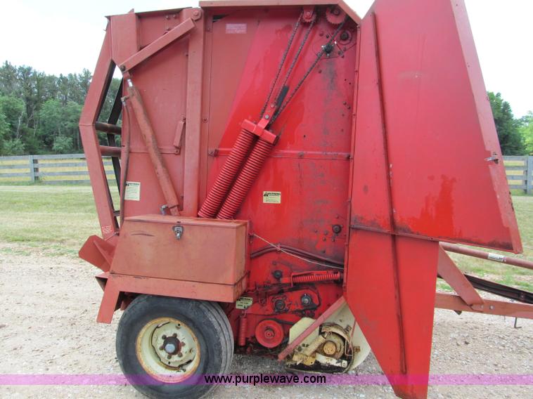 image for item C2268 Gehl 1500 round baler