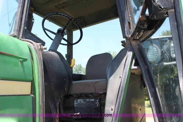 image for item D5177 1982 John Deere 4640 tractor