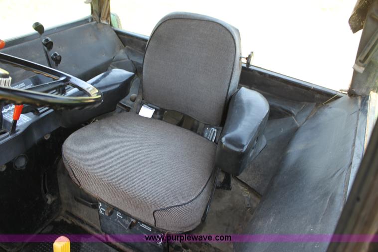 image for item D5177 1982 John Deere 4640 tractor