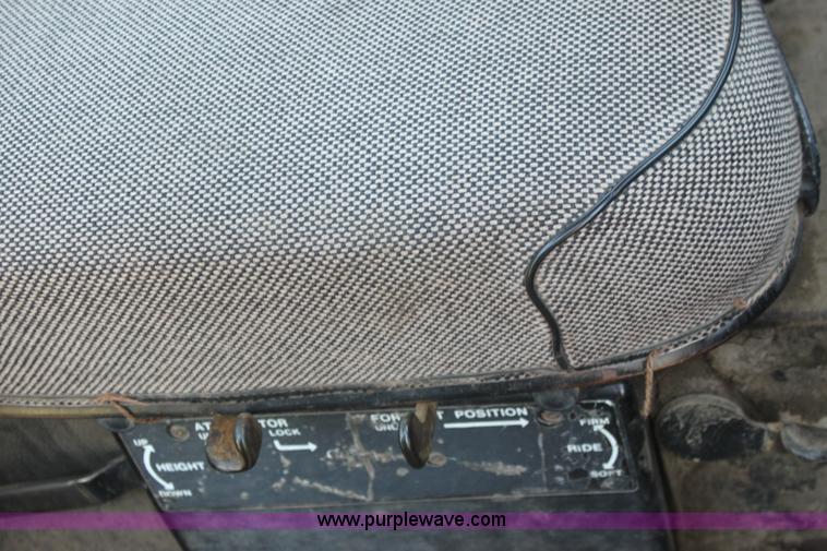 image for item D5177 1982 John Deere 4640 tractor