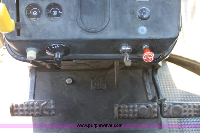 image for item D5177 1982 John Deere 4640 tractor