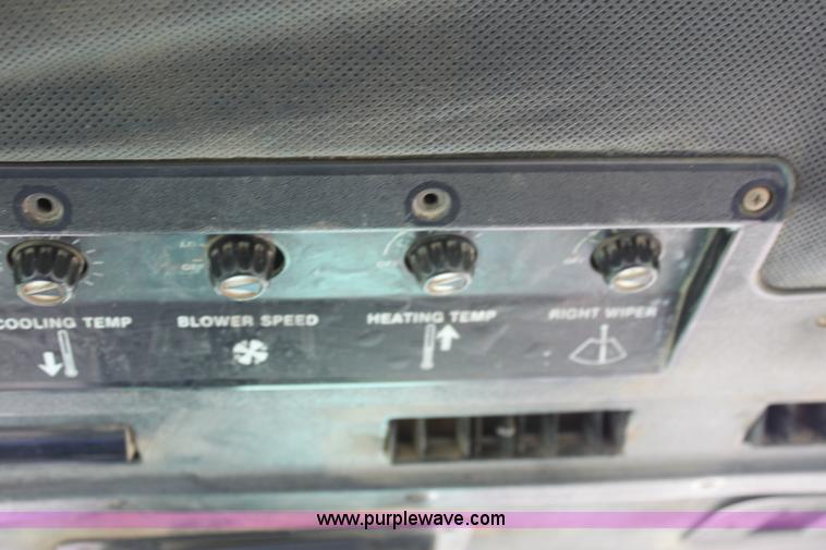 image for item D5177 1982 John Deere 4640 tractor