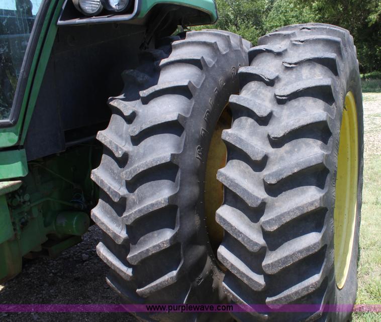 image for item D5177 1982 John Deere 4640 tractor