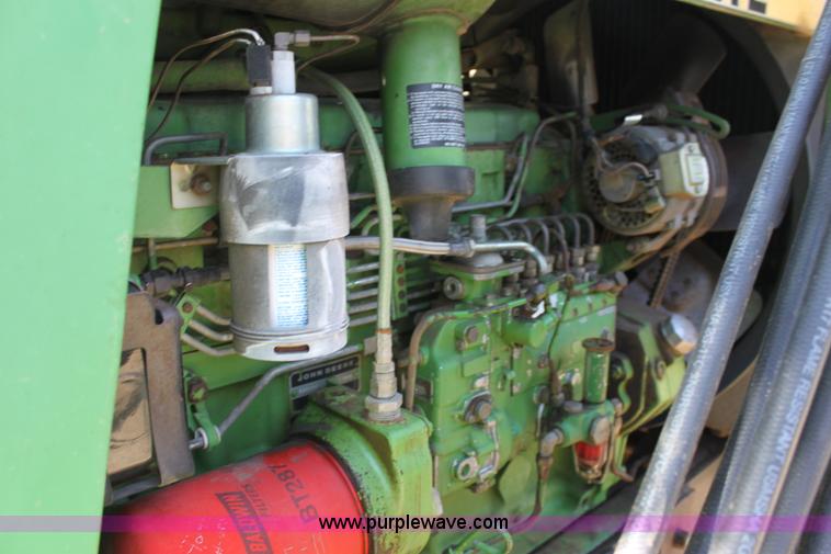 image for item D5177 1982 John Deere 4640 tractor