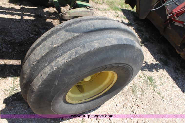 image for item D5177 1982 John Deere 4640 tractor