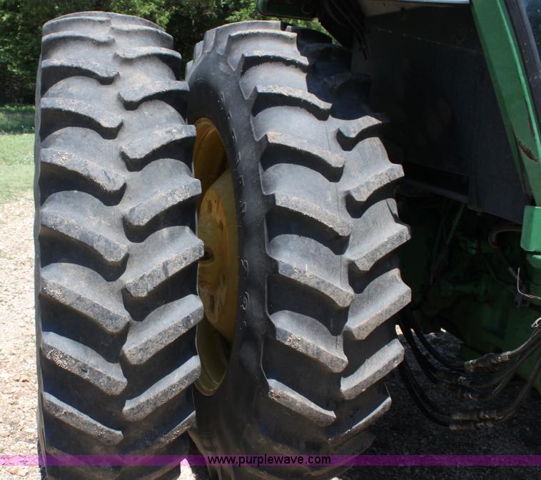 image for item D5177 1982 John Deere 4640 tractor